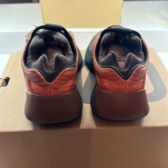 YEEZY 700 V3 COPPER FADE - Picture 4 of 9